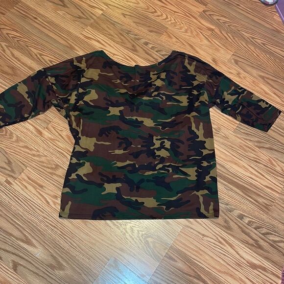 Fashion Nova Camo Knotted Shirt, Top oversized, medium - Picture 4 of 7